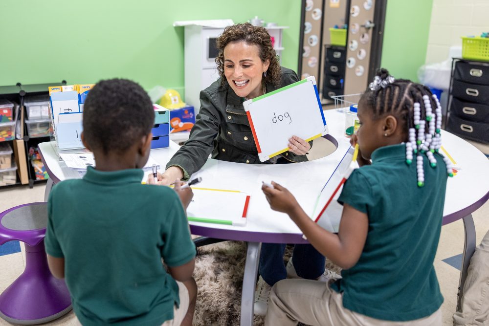Professor Paola Pilonieta reading with elementary students